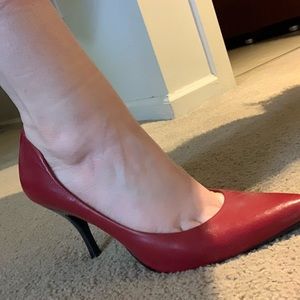 Guess red pointy toe heels, great condition